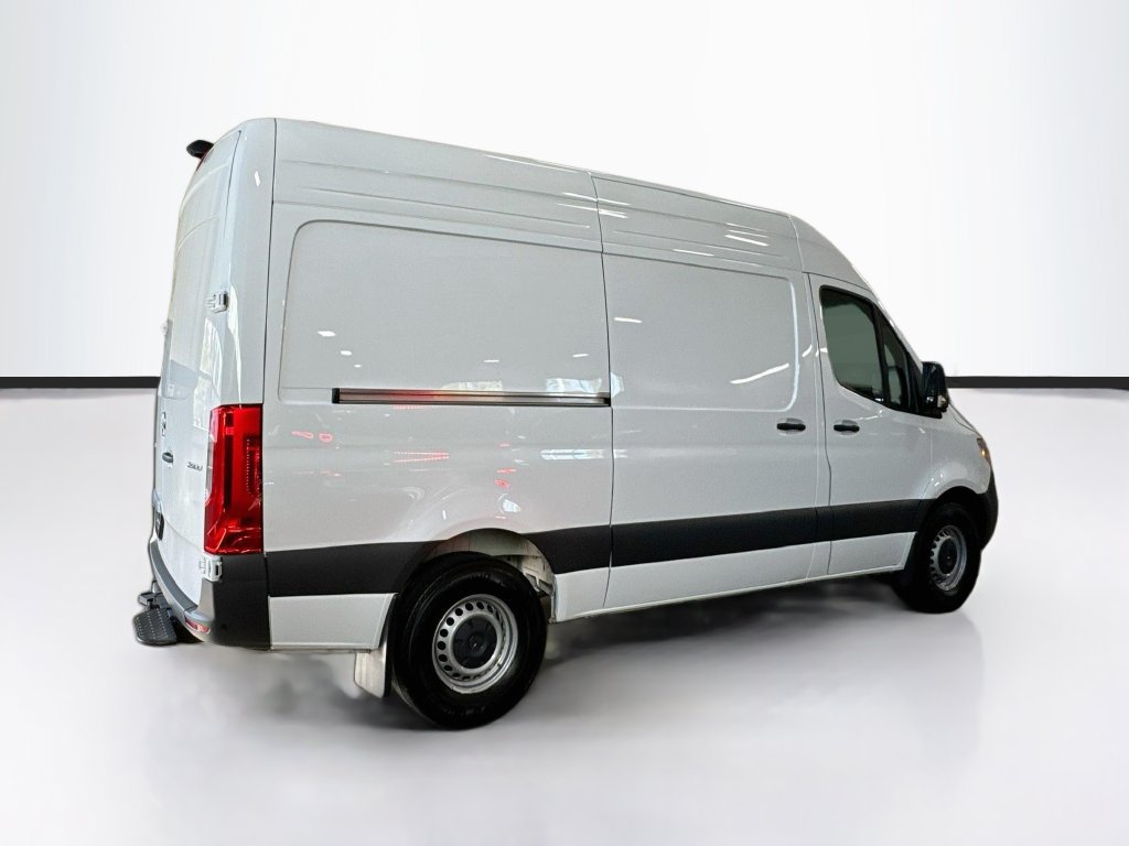 Used 2026 Mercedes-Benz Sprinter 2500 image 4