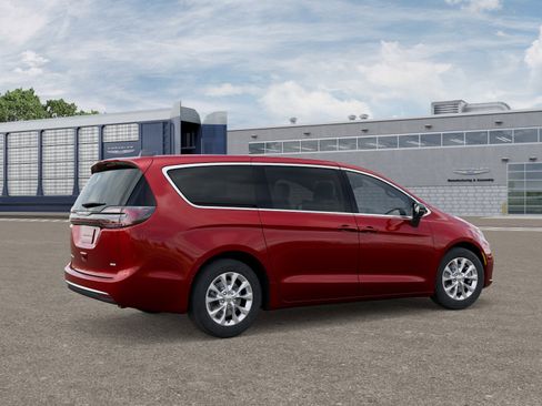 New 2026 Chrysler Pacifica Select image 2