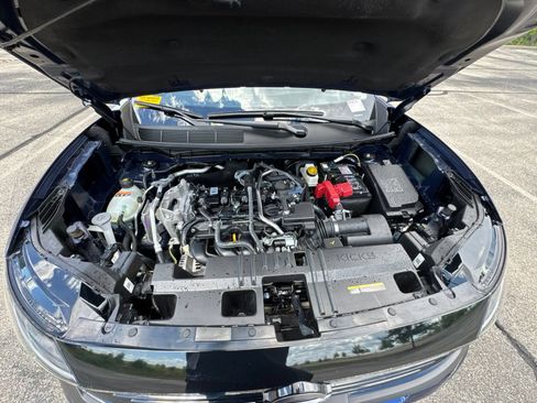 Certified 2025 Nissan Kicks SV AWD/4WD image 32