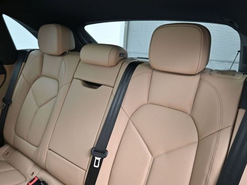 Used 2026 Porsche Macan image 6