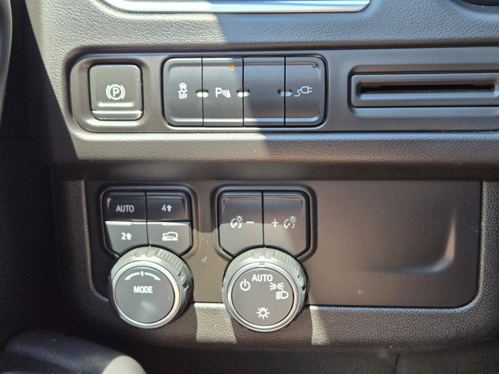 Used 2021 Chevrolet Tahoe LT AWD/4WD image 25