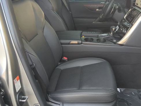 Used 2025 Lexus LX 600 4WD w/ Premium Package image 24