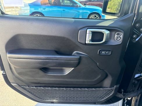 Used 2023 Jeep Gladiator Sport AWD/4WD image 12