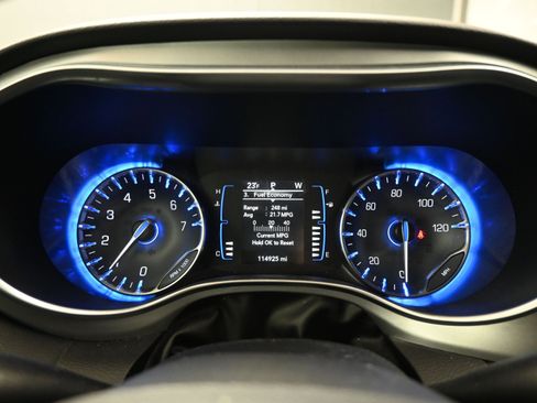 Used 2018 Chrysler Pacifica Touring Plus w/ S Appearance Package image 10