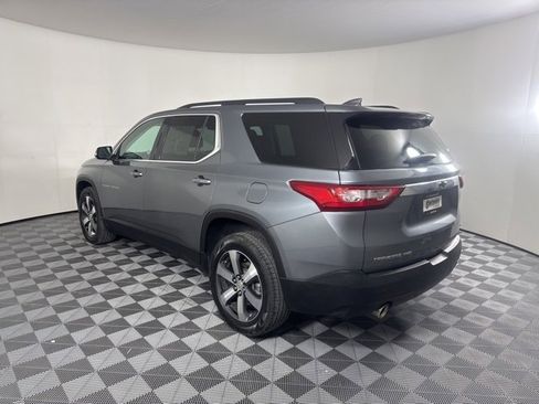 Used 2021 Chevrolet Traverse LT w/ LT Premium Package image 5
