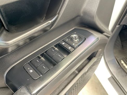 Certified 2025 Toyota Tacoma SR5 AWD/4WD image 12