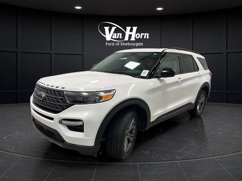 Used 2023 Ford Explorer XLT w/ Equipment Group 202A AWD/4WD image 7