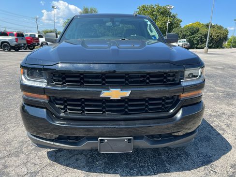 Used 2018 Chevrolet Silverado 1500 Custom w/ Custom Value Package AWD/4WD image 3