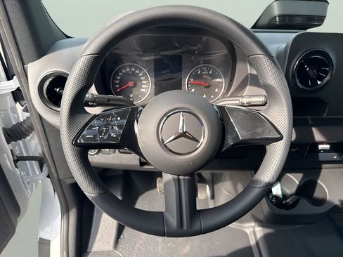 Used 2025 Mercedes-Benz Sprinter 2500 image 10