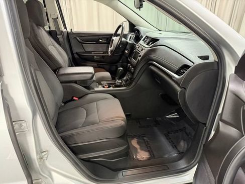 Used 2017 Chevrolet Traverse LT w/ Style and Technology Package AWD/4WD image 7
