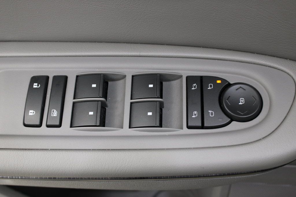 Used 2017 Chevrolet Traverse Premier FWD image 16