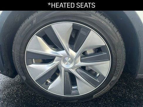 Used 2022 Tesla Model Y Long Range image 11