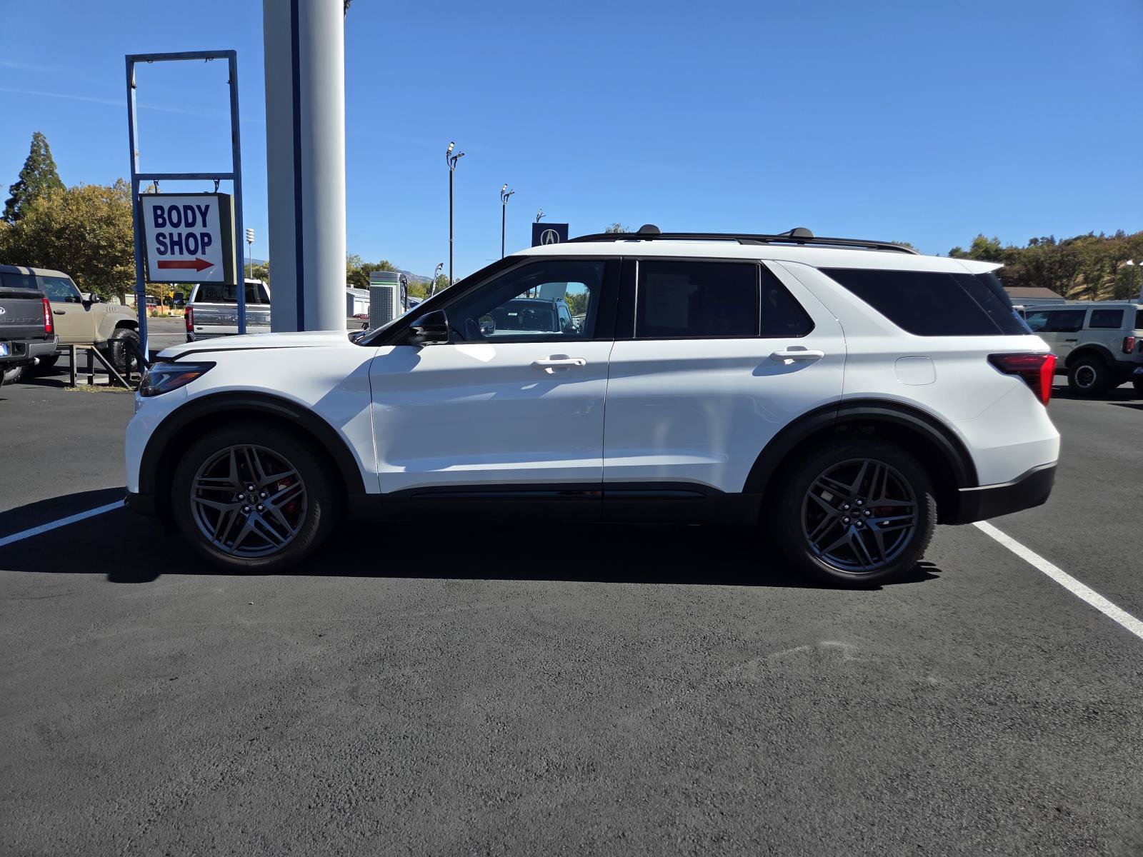 Used 2025 Ford Explorer ST w/ Sun And Sound Package AWD/4WD image 8