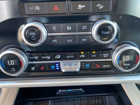 Used 2024 Ford Expedition Max XLT image 36