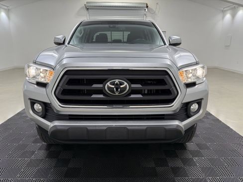 Used 2022 Toyota Tacoma SR5 w/ Technology Package image 2