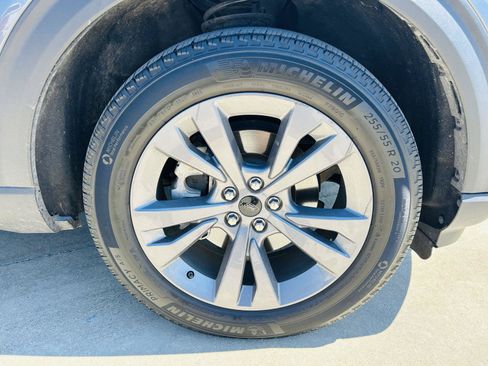 Used 2022 Ford Explorer XLT w/ Equipment Group 202A AWD/4WD image 46