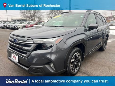 Used 2025 Subaru Forester Premium AWD/4WD image 1