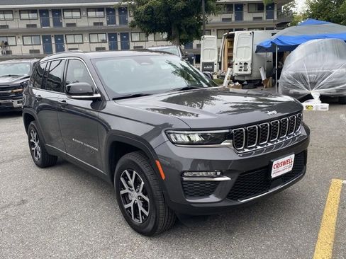 Used 2025 Jeep Grand Cherokee Limited image 2