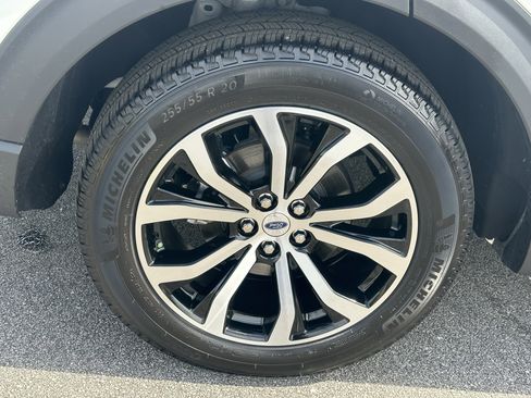 Used 2025 Ford Explorer ST-Line w/ Premium Package image 19