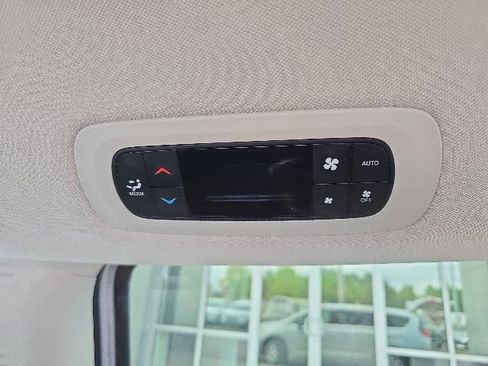 Used 2024 Chrysler Pacifica Touring-L FWD image 34