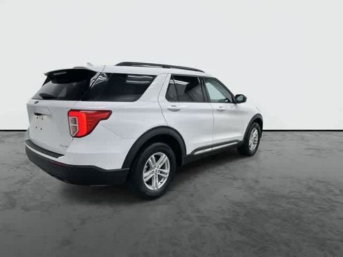 Used 2023 Ford Explorer XLT AWD/4WD image 4