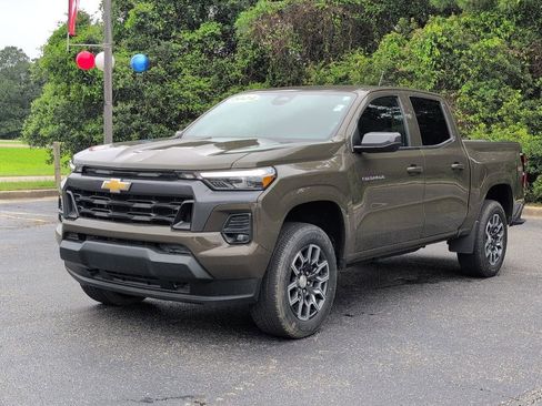 Used 2024 Chevrolet Colorado LT w/ LT Convenience Package III AWD/4WD image 8