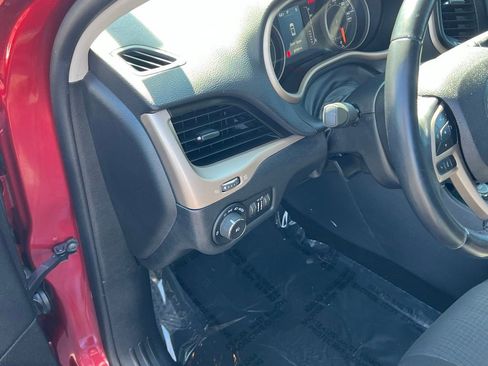 Used 2017 Jeep Cherokee Latitude image 12