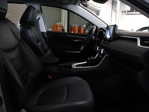 Used 2021 Toyota RAV4 XLE Premium image 26