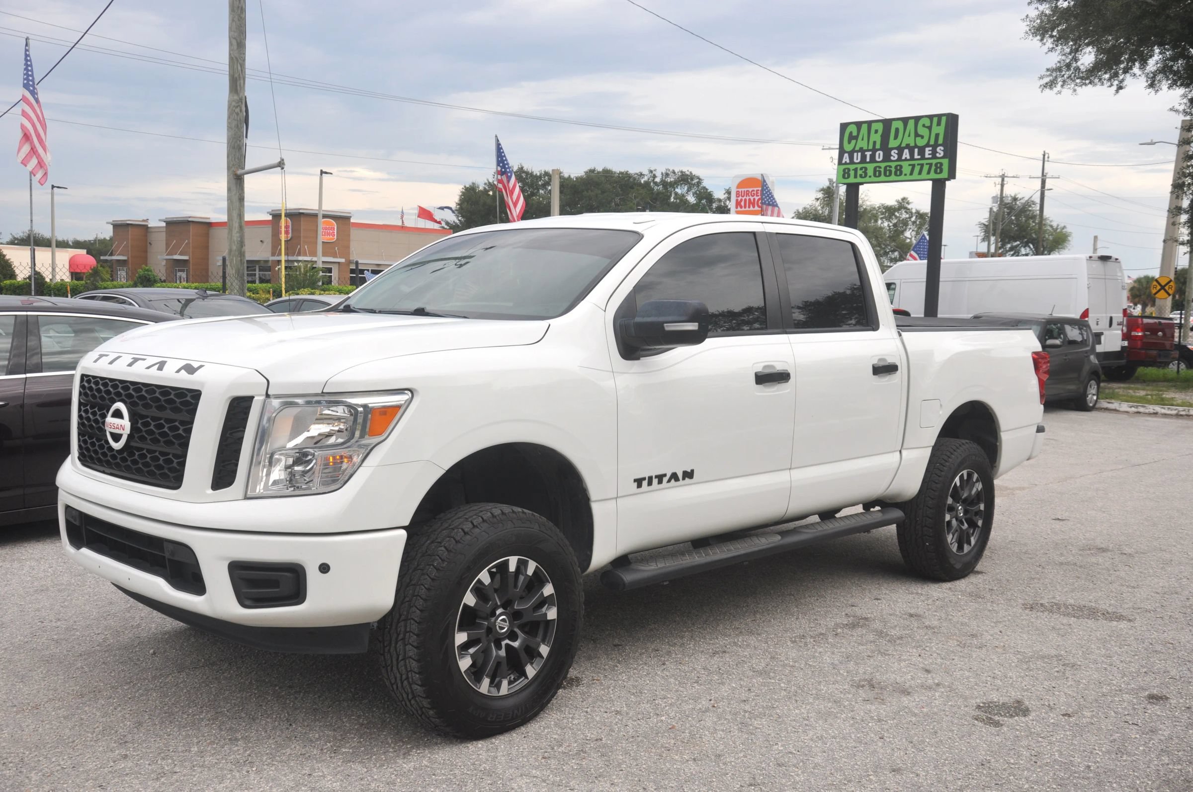 Used 2018 Nissan Titan SV w/ SV Convenience Package RWD image 17