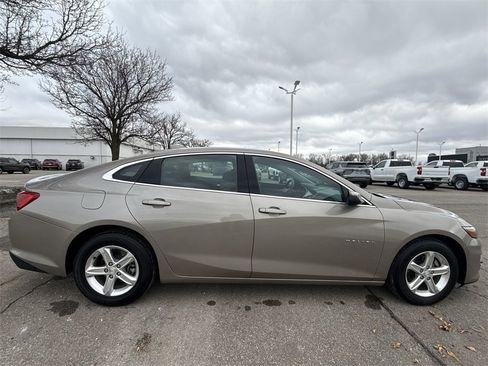 Used 2023 Chevrolet Malibu LT image 9