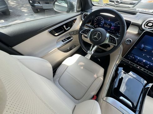 Used 2023 Mercedes-Benz GLC 300 4MATIC image 16