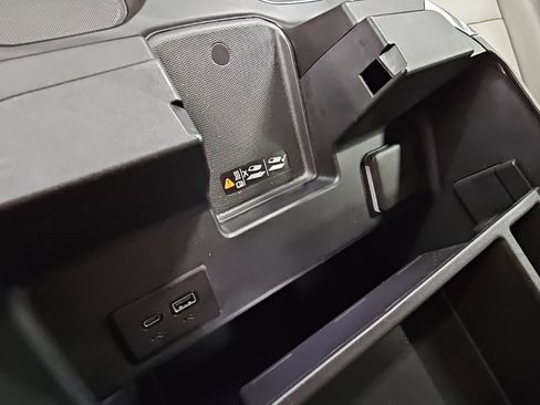 Used 2023 GMC Sierra 1500 SLT w/ SLT Premium Package image 24