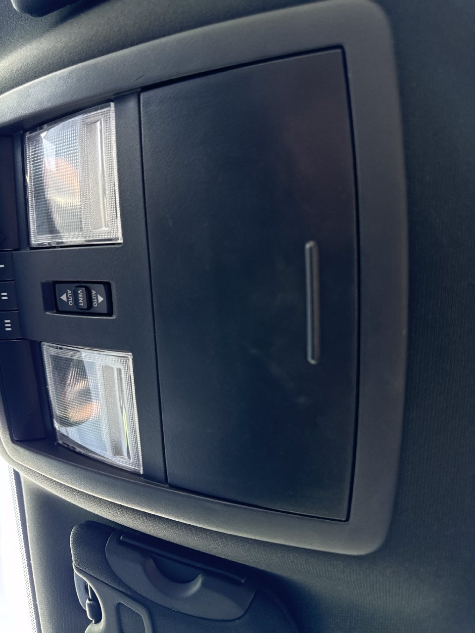 Used 2015 Dodge Challenger SRT RWD image 30