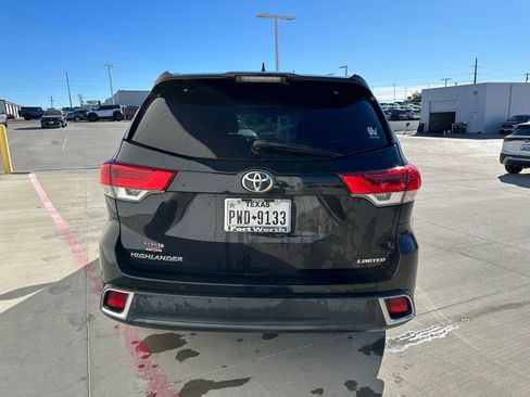 Used 2017 Toyota Highlander Limited image 4