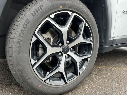 Used 2025 Jeep Compass Limited image 32