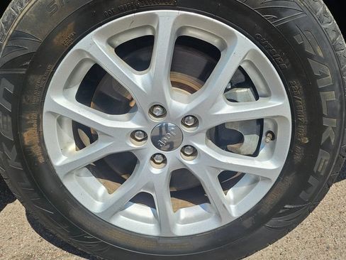 Used 2015 Jeep Cherokee Latitude AWD/4WD image 16