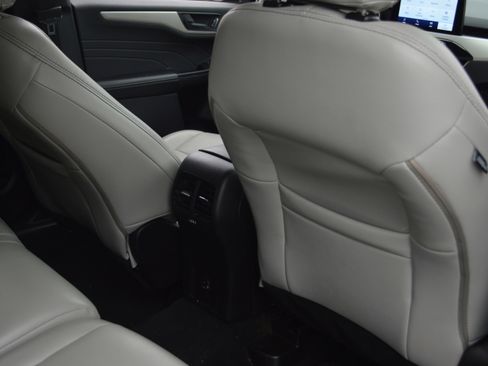 Used 2022 Ford Escape SE w/ Convenience Package image 32