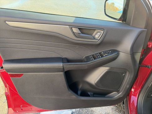 Certified 2025 Ford Escape Active w/ Cold Weather Package image 11