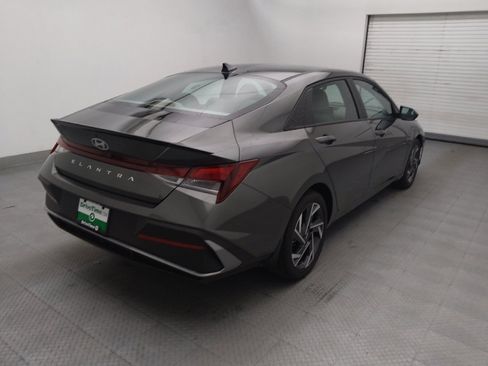 Used 2025 Hyundai Elantra Sport FWD image 9