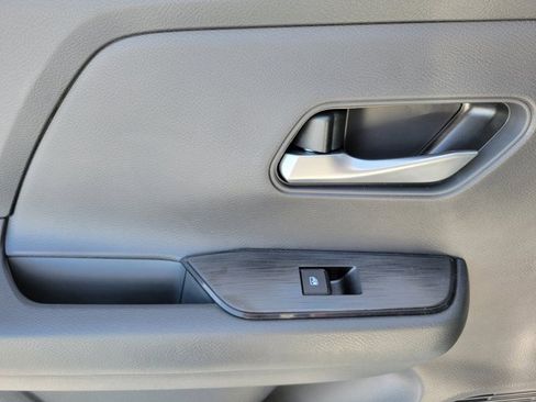 New 2025 Nissan Kicks SV image 15