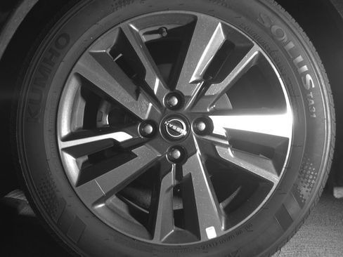 Used 2025 Nissan Versa SV image 12