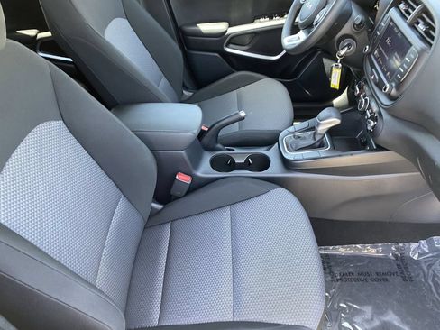 Used 2025 Kia Soul LX FWD image 16