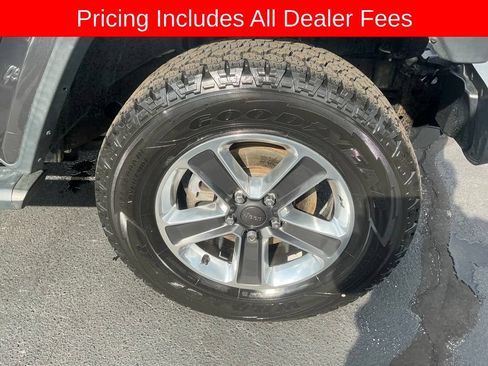 Used 2018 Jeep Wrangler Unlimited Sahara AWD/4WD image 21