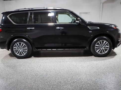 Used 2022 Nissan Armada SL w/ Captain's Chairs Package AWD/4WD image 6