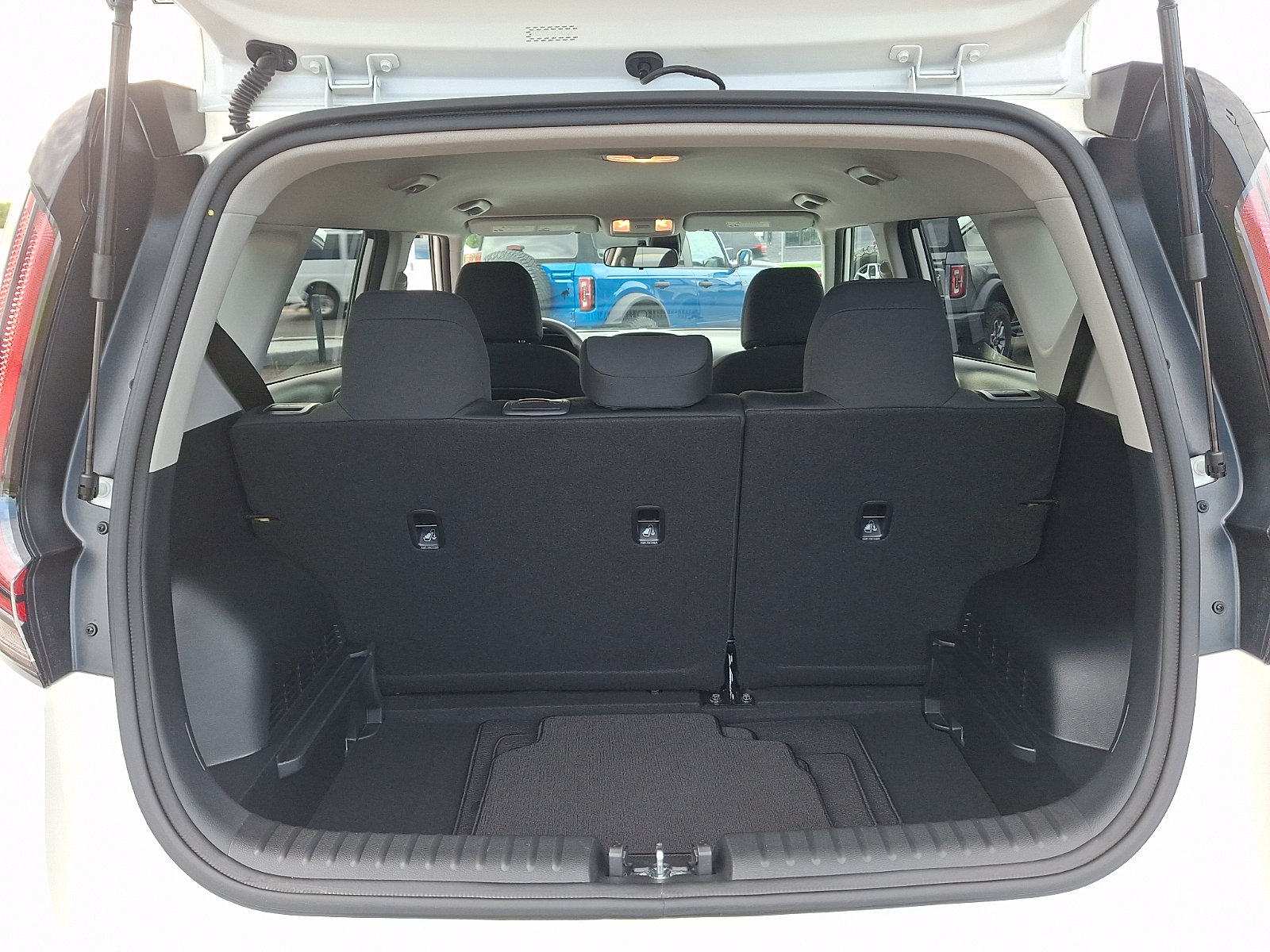Used 2024 Kia Soul LX w/ LX Technology Package FWD image 29