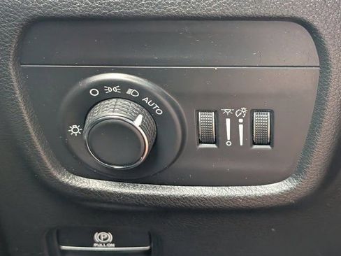 Used 2023 Jeep Grand Cherokee L Laredo RWD image 21
