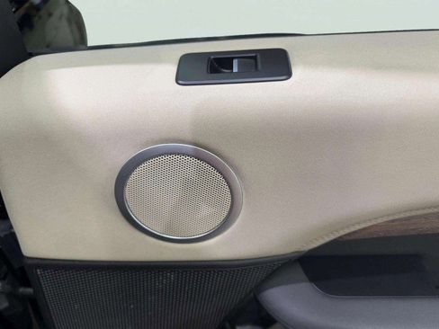 Used 2017 Land Rover Discovery HSE image 43