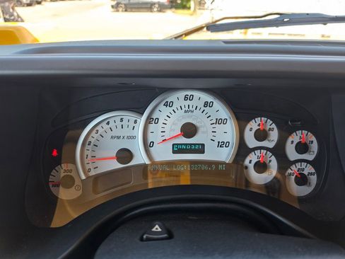 Used 2004 HUMMER H2 w/ Preferred Equipment Group AWD/4WD image 8