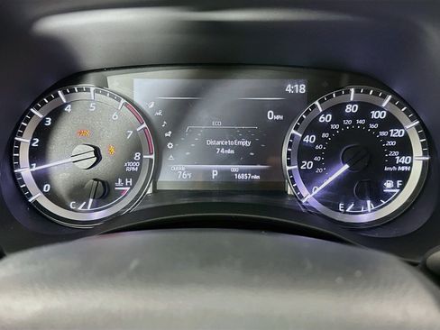 Used 2024 Toyota Highlander XLE AWD/4WD image 19