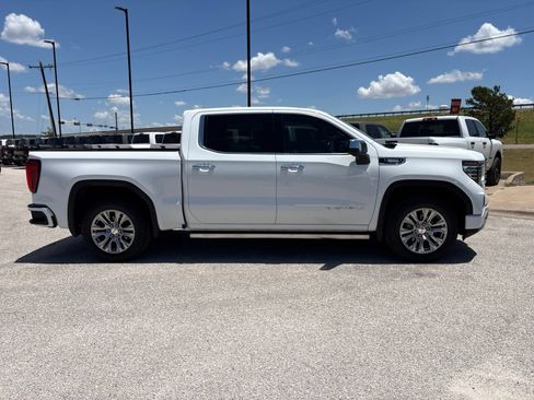 Used 2022 GMC Sierra 1500 Denali AWD/4WD image 7